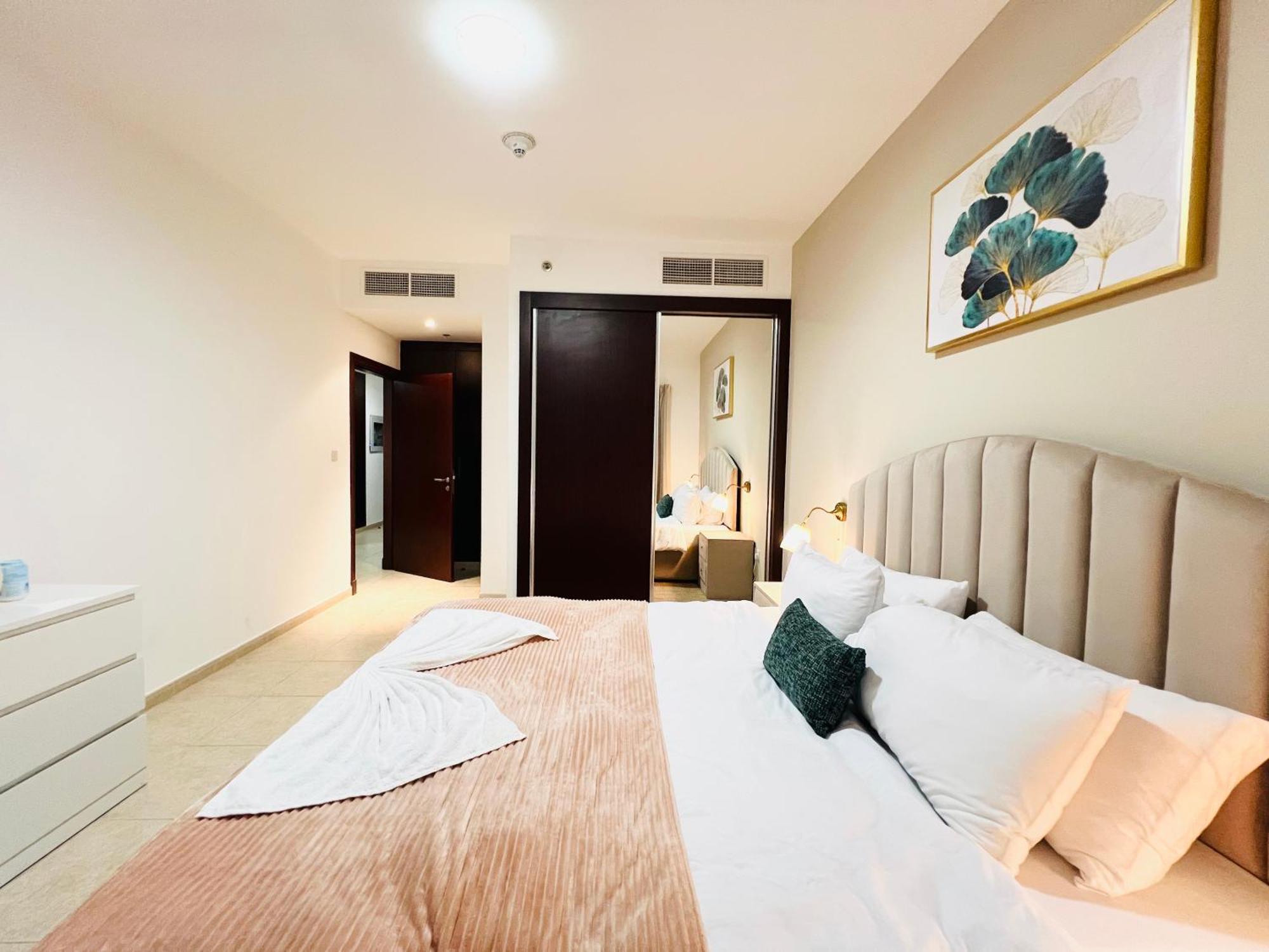Apartment 1 Bedroom Flat, Luxury Amenities, Opp & Club With Free Parking In Marina *