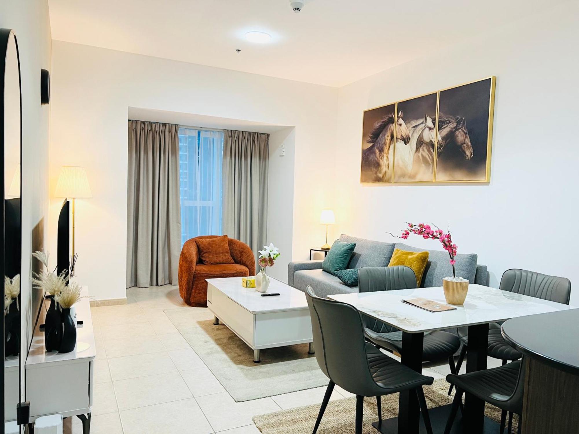 1 Bedroom Flat, Luxury Amenities, Opp & Club With Free Parking In Marina Apartment